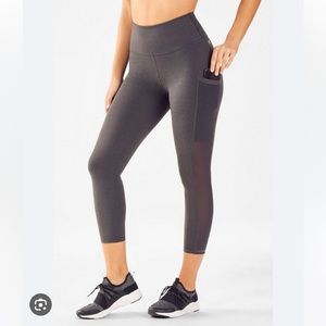 NWT Fabletics Mila Capri